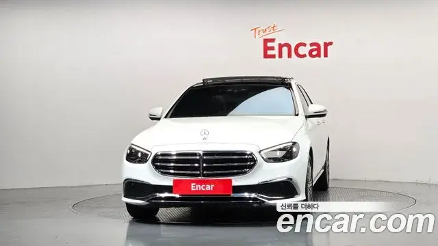 Mercedes-Benz E-Class 2022 — Photo 17/20