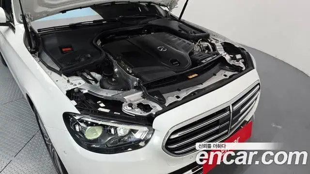 Mercedes-Benz E-Class 2022 — Photo 14/20
