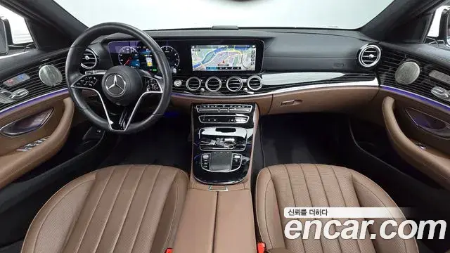 Mercedes-Benz E-Class 2022 — Photo 1/20