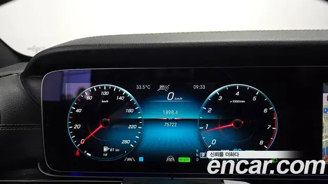 Mercedes-Benz E-Class 2022 — Photo 18/20