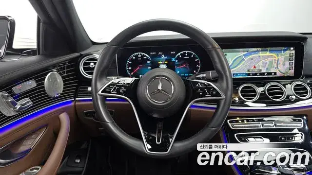 Mercedes-Benz E-Class 2022 — Photo 4/20