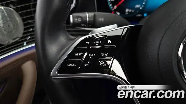 Mercedes-Benz E-Class 2022 — Photo 15/20
