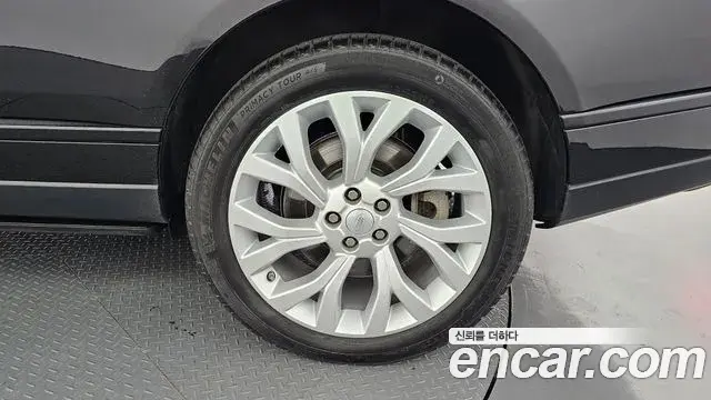 Land Rover Range Rover 2021 — Photo 34/37
