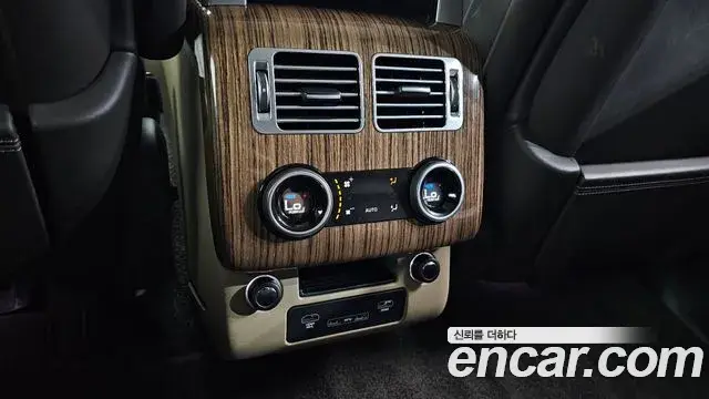 Land Rover Range Rover 2021 — Photo 10/37