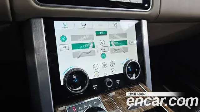 Land Rover Range Rover 2021 — Photo 19/37