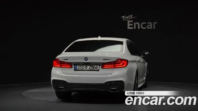 BMW 5 Series 2020 — Photo 16/33