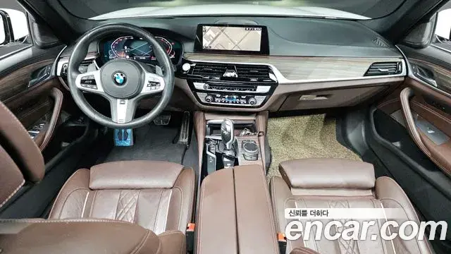 BMW 5 Series 2020 — Photo 26/33
