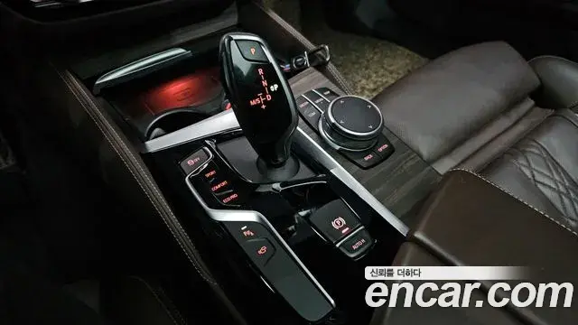 BMW 5 Series 2020 — Photo 23/33