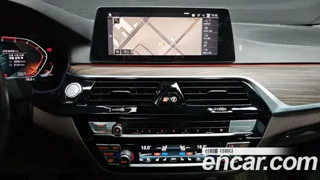 BMW 5 Series 2020 — Photo 29/33