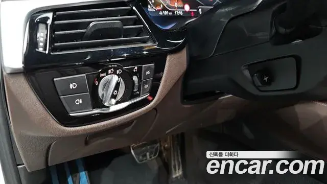 BMW 5 Series 2020 — Photo 15/33