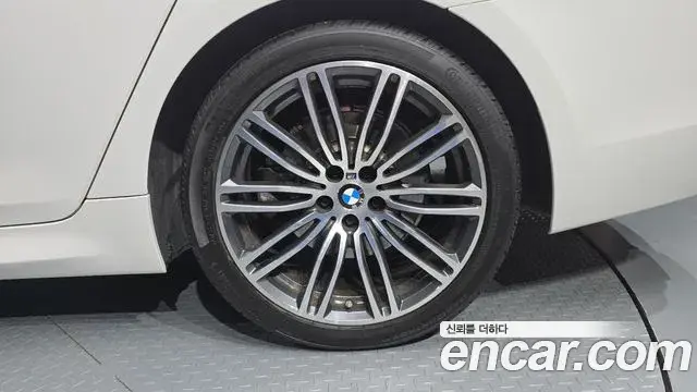 BMW 5 Series 2020 — Photo 33/33