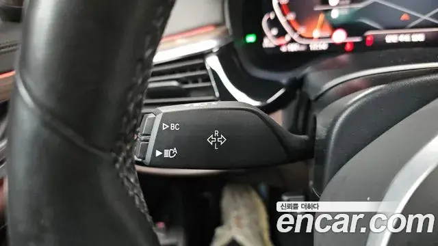 BMW 5 Series 2020 — Photo 22/33