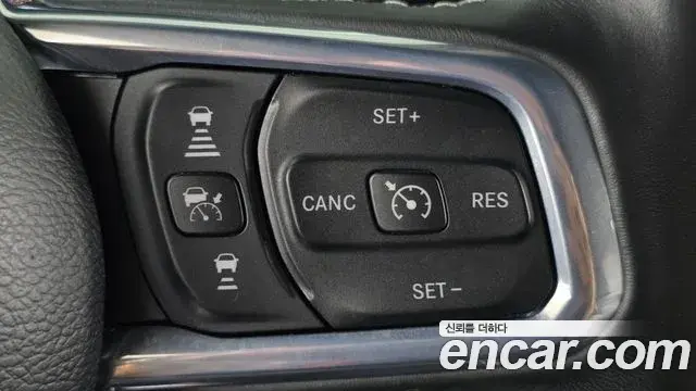 Jeep Wrangler 2021 — Фото 17/20