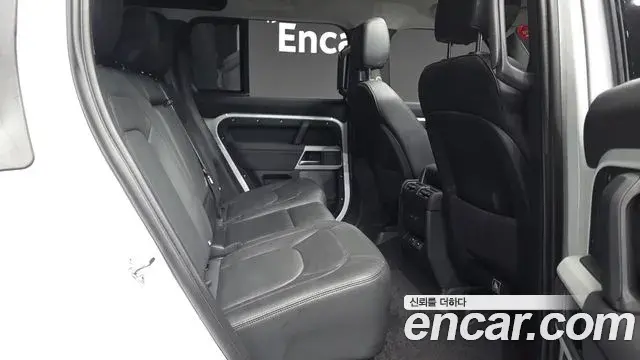 Land Rover Defender 2023 — Фото 12/20