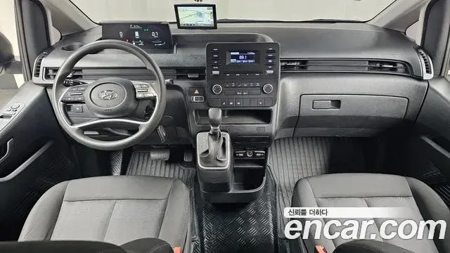 Hyundai Staria 2022 — ფოტო 16/31