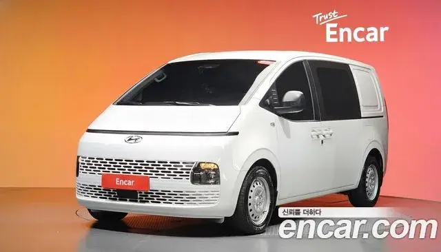 Hyundai Staria 2022 — ფოტო 7/31