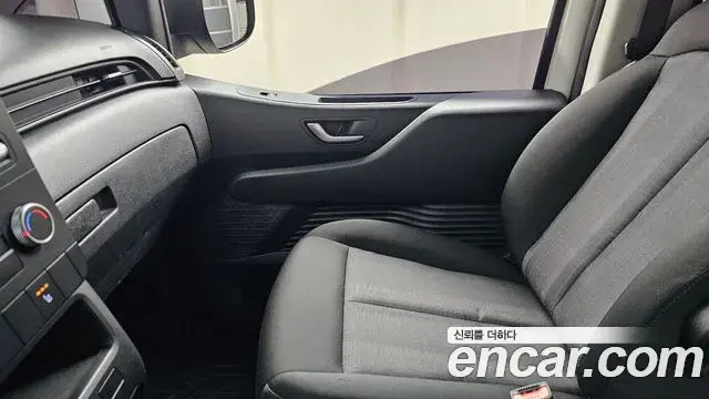Hyundai Staria 2022 — ფოტო 4/31