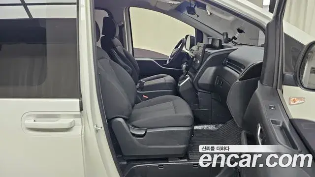 Hyundai Staria 2022 — ფოტო 15/31