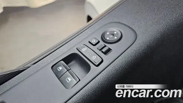 Hyundai Staria 2022 — ფოტო 23/31