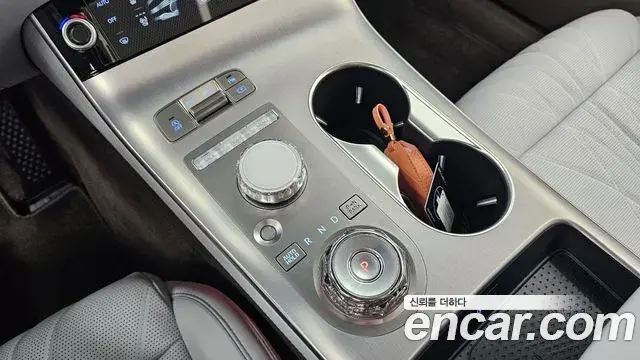 Genesis GV70 2025 — ფოტო 32/33