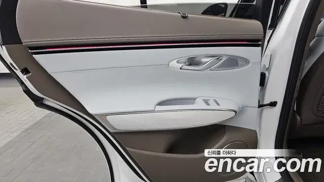 Genesis GV70 2025 — ფოტო 29/33