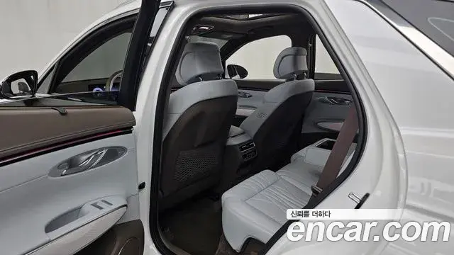 Genesis GV70 2025 — ფოტო 13/33