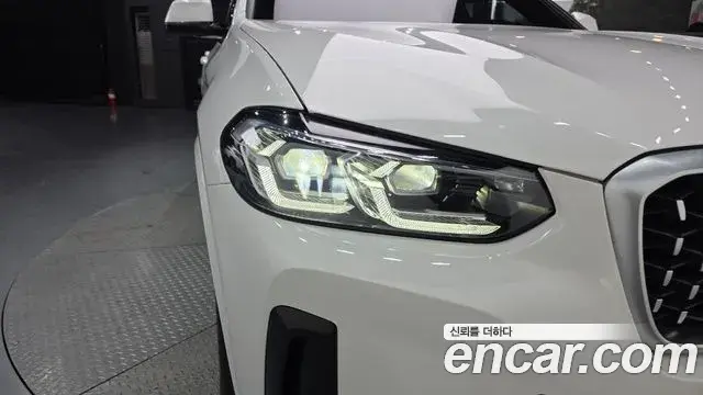 BMW X4 2022 — Şəkil 27/32