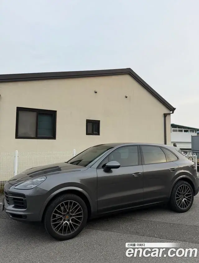 Porsche Cayenne 2020 — Photo 2/6