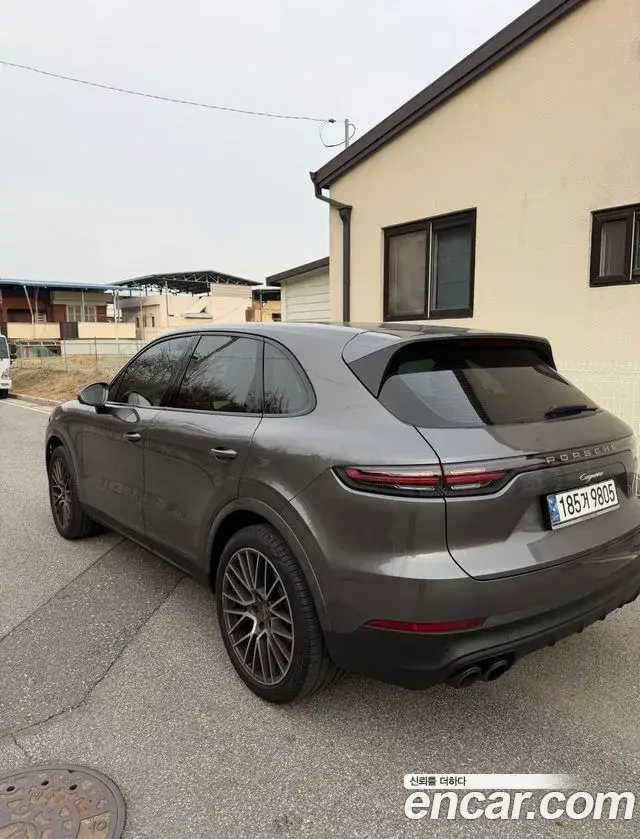 Porsche Cayenne 2020 — Photo 1/6