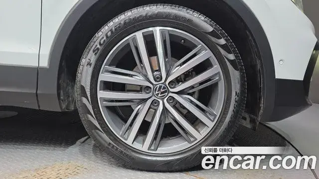 Volkswagen Tiguan 2023 — ფოტო 34/37