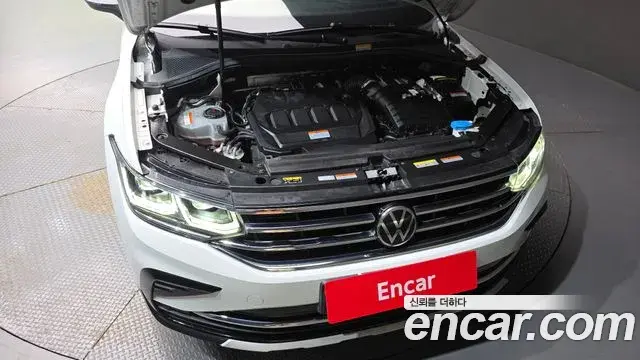 Volkswagen Tiguan 2023 — ფოტო 18/37