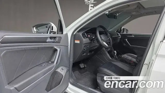 Volkswagen Tiguan 2023 — ფოტო 2/37