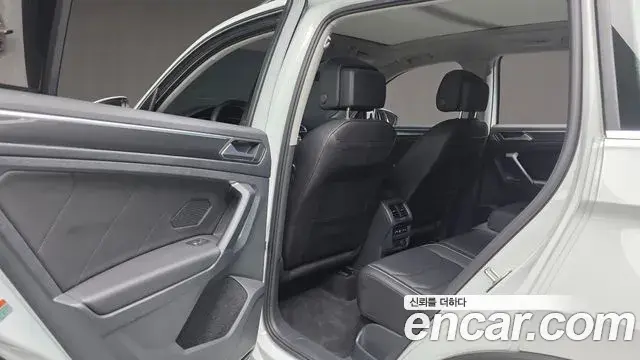 Volkswagen Tiguan 2023 — ფოტო 22/37