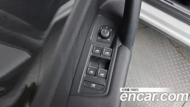Volkswagen Tiguan 2023 — ფოტო 31/37
