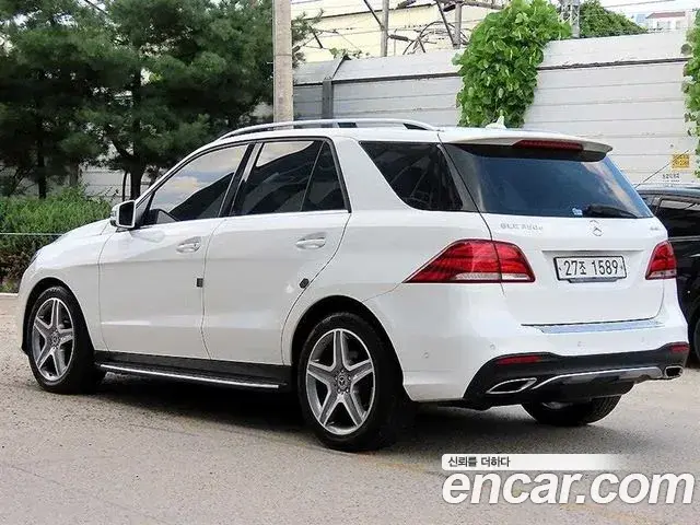 Mercedes-Benz GLE-Class 2018 — Фото 2/20