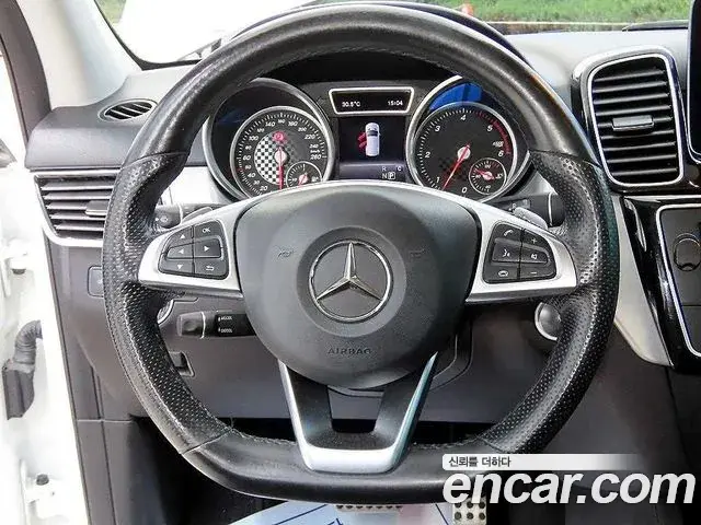 Mercedes-Benz GLE-Class 2018 — Фото 12/20