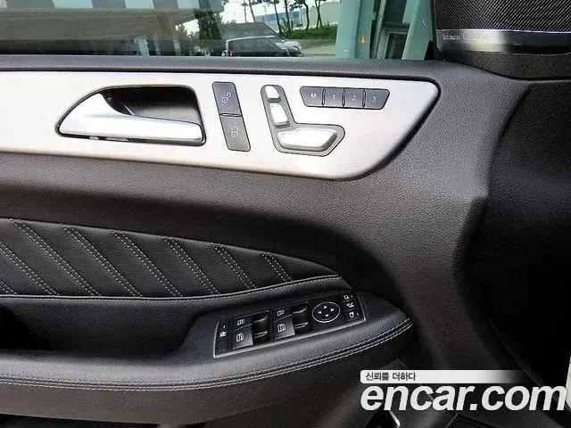 Mercedes-Benz GLE-Class 2018 — Фото 13/20