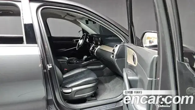 Kia Sorento 2023 — Фото 18/20