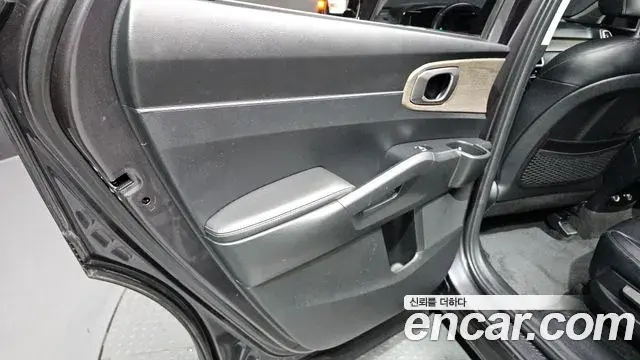 Kia Sorento 2023 — Şəkil 16/31