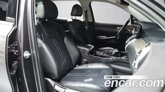 Kia Sorento 2023 — Şəkil 4/31