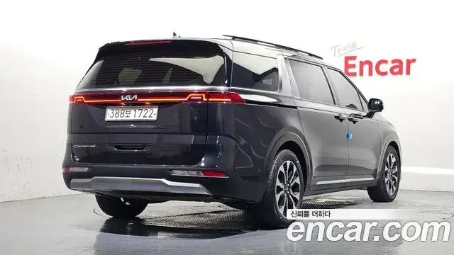 Kia Carnival 2023 — ფოტო 20/41