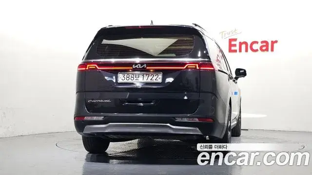 Kia Carnival 2023 — ფოტო 2/41