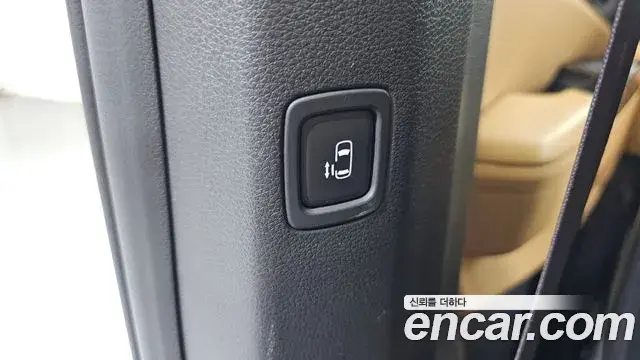 Kia Carnival 2023 — ფოტო 21/41