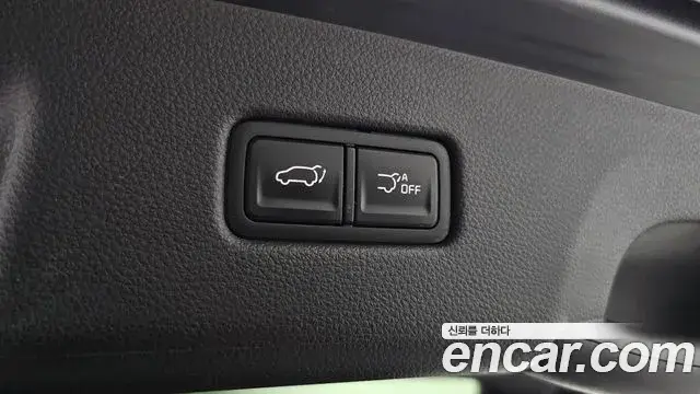 Kia Carnival 2023 — ფოტო 16/41