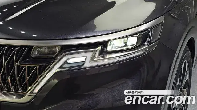 Kia Carnival 2023 — ფოტო 10/41