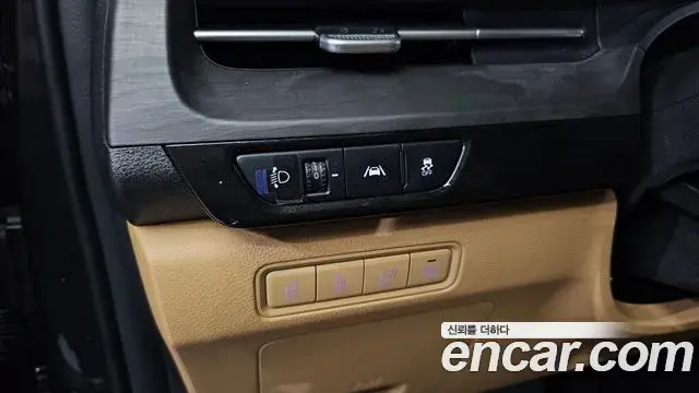 Kia Carnival 2023 — ფოტო 28/41