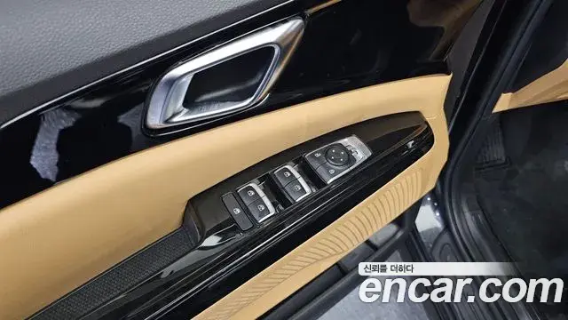 Kia Carnival 2023 — ფოტო 32/41