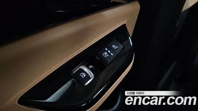 Kia Carnival 2023 — ფოტო 27/41