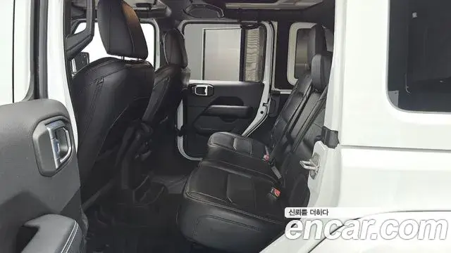 Jeep Wrangler 2021 — Photo 9/20
