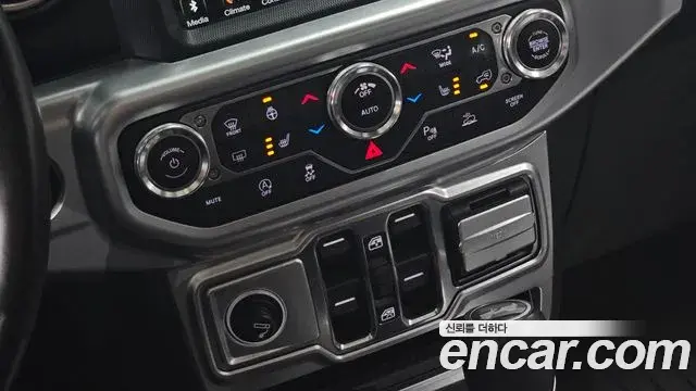Jeep Wrangler 2021 — Photo 18/20